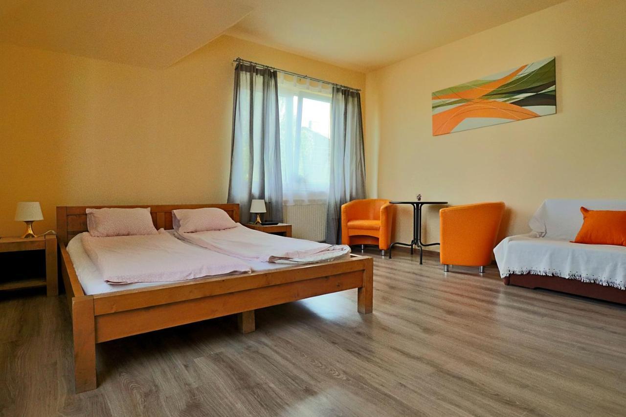 Bedrooms 3 Maja 15A ウッチ エクステリア 写真