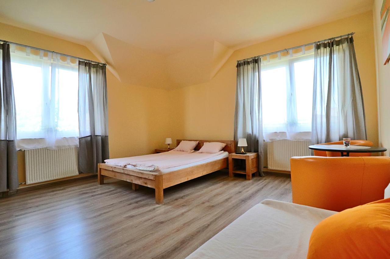 Bedrooms 3 Maja 15A ウッチ エクステリア 写真